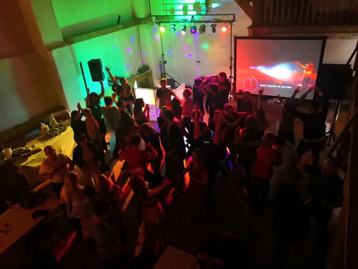 DJ na párty
