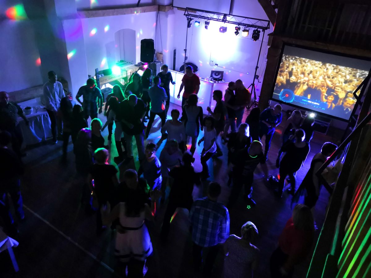 DJ na párty